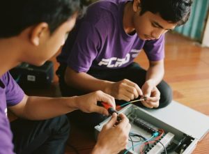 Kami menyediakan layanan instalasi WiFi cepat, rapi, dan bergaransi